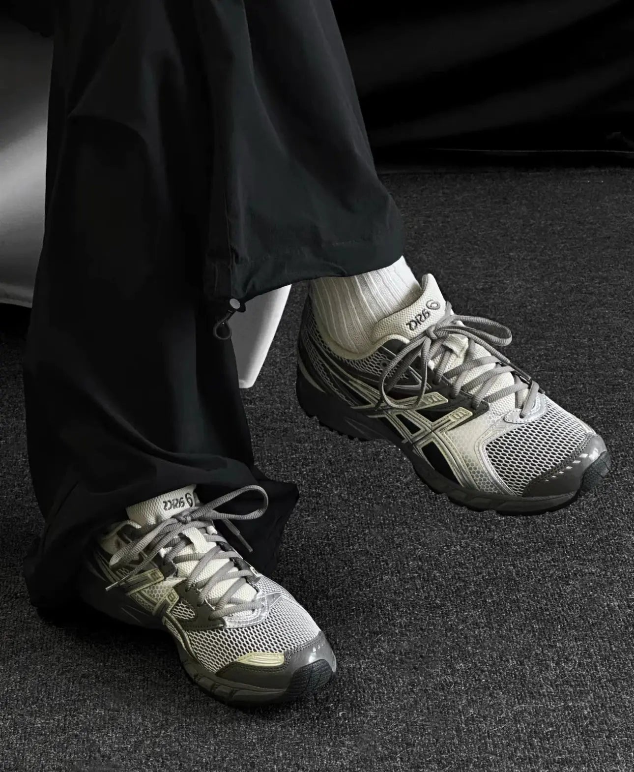 Asics Shock-absorbing and Comfortable Low Cut Casual Running Shoes for Both Men and Women  Blue Wood Gray 1203A607-020 - Chicchar Fashion