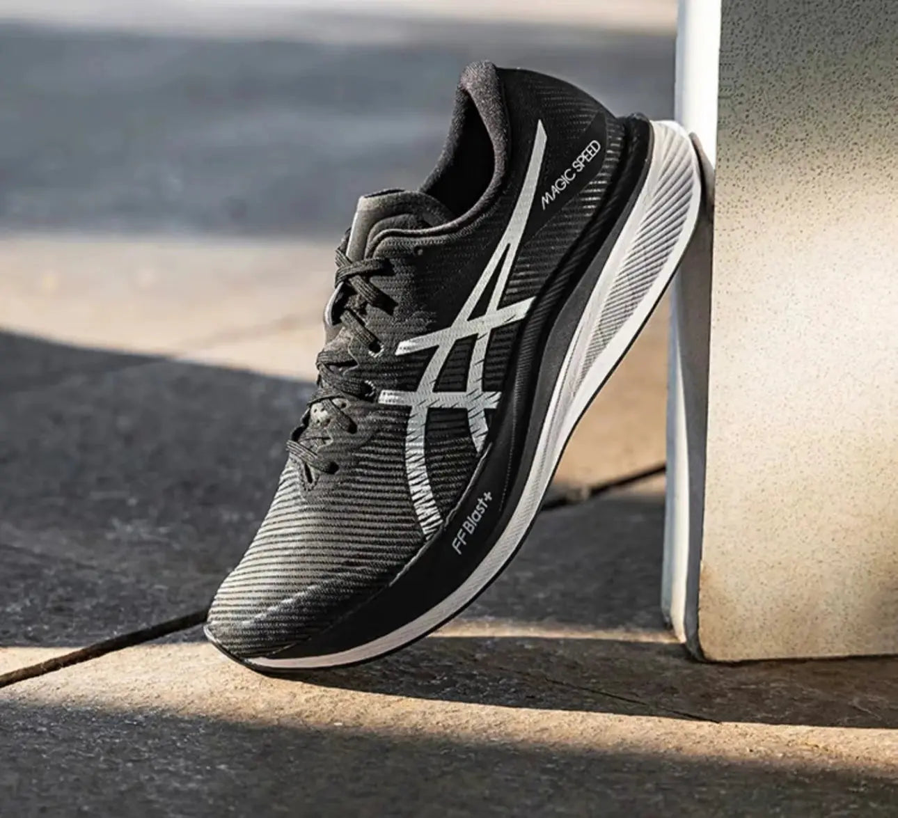 Asics  Comfortable Low Cut Carbon Plate Long Distance Running Race Running Shoes Men's Black and White 1011B631-002 - Chicchar Fashion