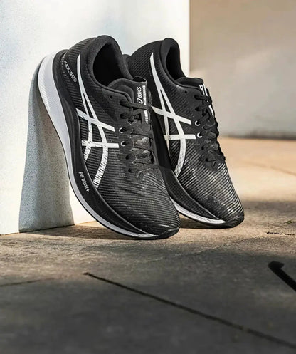 Asics  Comfortable Low Cut Carbon Plate Long Distance Running Race Running Shoes Men's Black and White 1011B631-002 - Chicchar Fashion